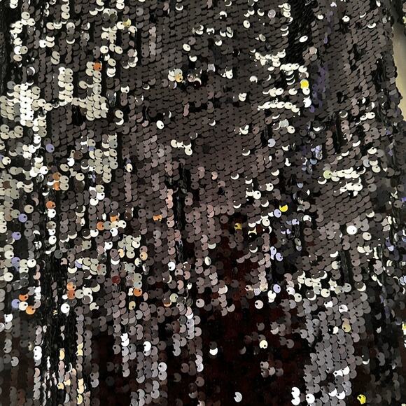 Blaque Label | sequins | vacation | 100% polyester | 90% cotton 10% spandex - Picture 2 of 5